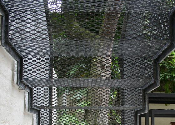 Gradino per scala in metallo espanso antiscivolo in acciaio al carbonio zincato