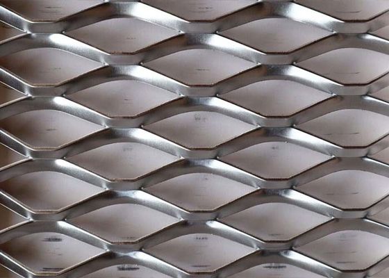 Acciaio in argento, alluminio, diamanti, fori decorativi, maglie di metallo estese per architettura e industria.