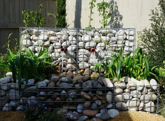 Un design unico crea cesti di gabioni da giardino per aggiunte decorative ai giardini dei parcheggi