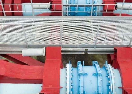La passeggiata in metallo esteso rivestita di polvere offre un passaggio sicuro per i progetti di costruzione