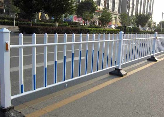 Le recinzioni stradali sono una buona soluzione per proteggere i pedoni in città