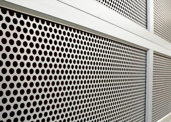 Schermo di sicurezza in alluminio perforato da 2 mm, area aperta 40%, larghezza 750-1200 mm