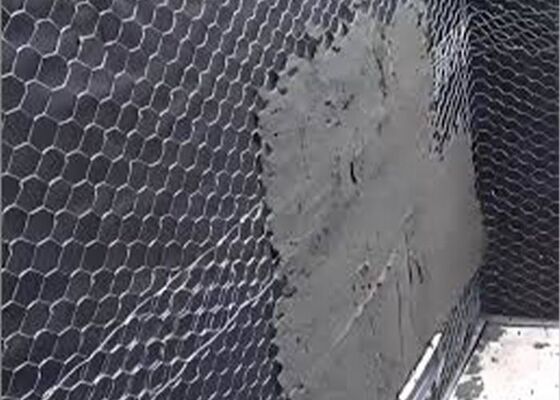 Griglia esagonale usata come maglia di stucco per rinforzare il tetto e il muro