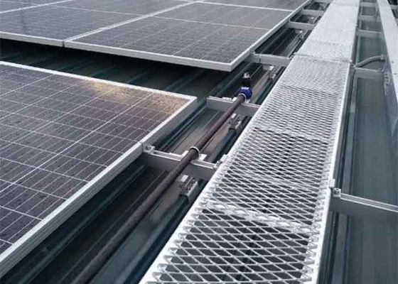 La passeggiata in metallo esteso rivestita di polvere offre un passaggio sicuro per i progetti di costruzione